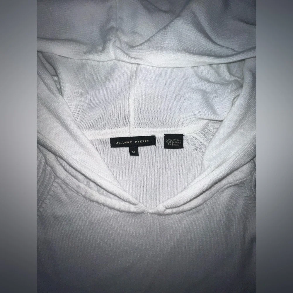 UEC JEANNE PIERRE WHITE HOODED SWEATER SZ M